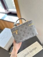 Louis Vuitton M12427 Vanity Chain Pouch - Image 7