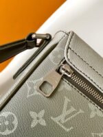 Louis Vuitton M11593 District PM - Image 8