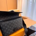 Louis Vuitton M46794 S-Cape Messenger - Image 9